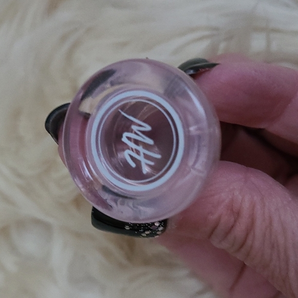 Bon Jovi Hampton Water Rose Wine Bottle - Picture 7 of 13